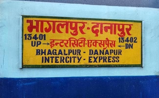 दानापुर- भागलपुर इंटरसिटी एक्सप्रेस में अपराधियों ने मचायी लूटपाट, दर्जनों यात्री जख्मी