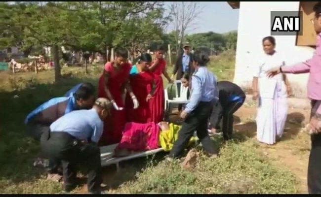 ओडिशा :  अस्पताल ने भर्ती लेने से किया इनकार, आदिवासी महिला ने नाली में बच्चे को दिया जन्म