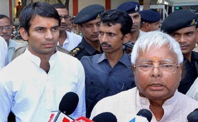 पीएम मोदी के खिलाफ विवादास्पद बयान मामला : लालू-तेज प्रताप पर परिवाद दायर