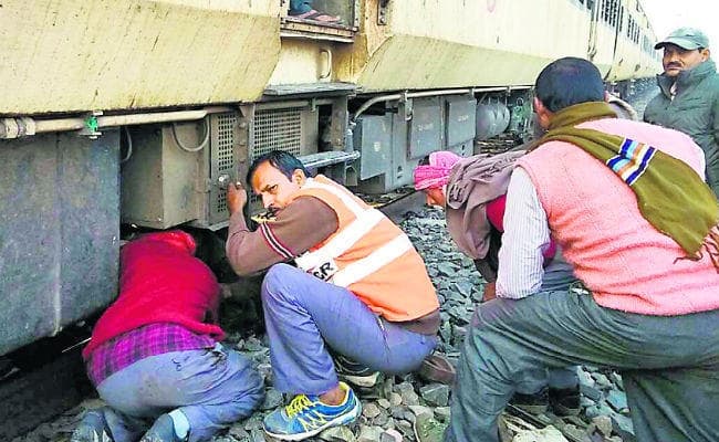 बक्सर : बक्सर-आरा के बीच 15 दिनों के अंदर तीन बार टूटी रेल पटरी