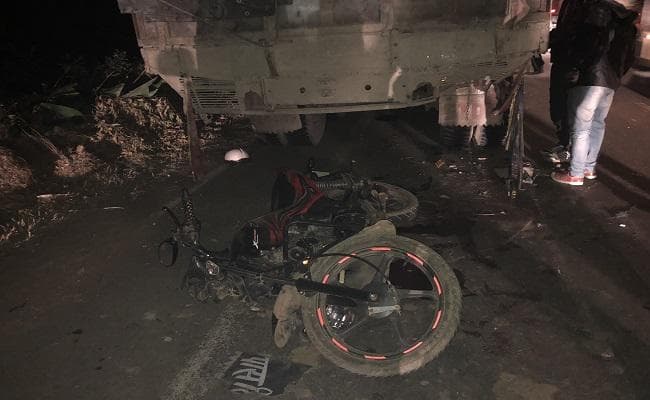 बिहार : बिहटा में खड़ी ट्रक से टकरायी बाइक, इंजीनियरिंग के 3 छात्रों की दर्दनाक मौत