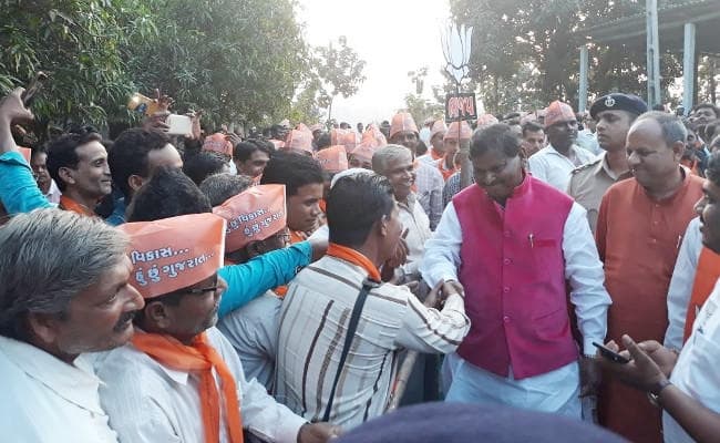 Gujarat Election 2017 : नरेंद्र मोदी के गुजरात में अर्जुन मुंडा ने आदिवासी बहुल क्षेत्रों में बढ़ाया भाजपा का वोट शेयर