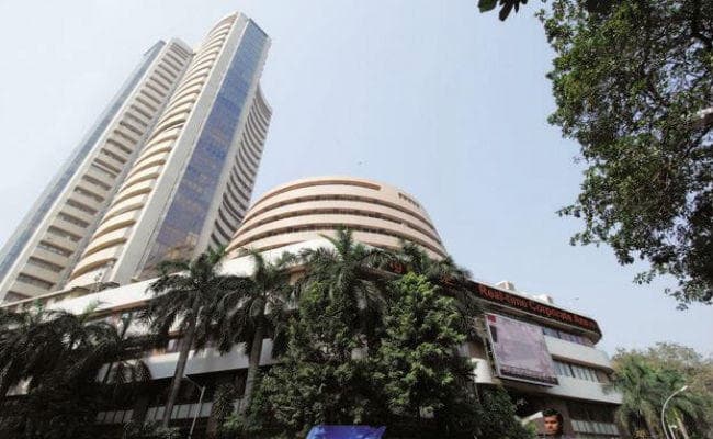 बाजार में बहार, 33,956 अंक की नयी ऊंचाई पर पहुंचा सेंसेक्स, निफ्टी भी 10,494 अंक पर