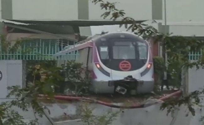 बिना ड्राइवर के ‘ट्रायल रन’ के लिए चली मेट्रो ट्रेन दीवार से टकराई, 25 को होना है उद्‌घाटन