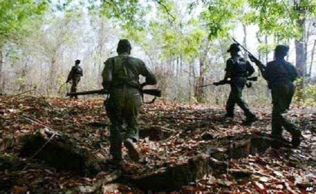 नक्सलियों का नया पैंतरा, बेरोजगार युवकों को महीने में एक लाख का लालच