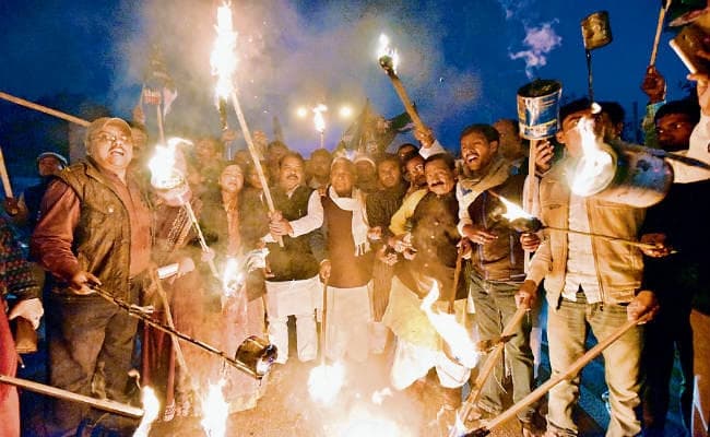 राजद ने निकाला मशाल जुलूस, बिहार बंद आज