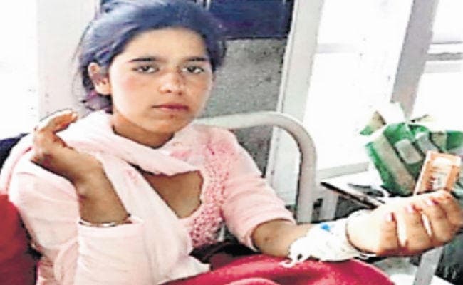 जानिए कैसे 34 बार सांप के काटने के बाद भी जिंदा है ये लड़की