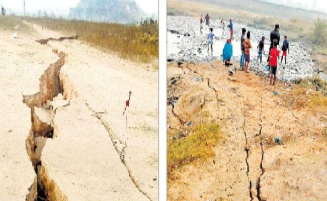धनबाद : तेज आवाज के साथ शिवडंगाल में फटी धरती, गिरते-पड़ते घरों से भागे ग्रामीण, जानें क्या हुआ आखिर
