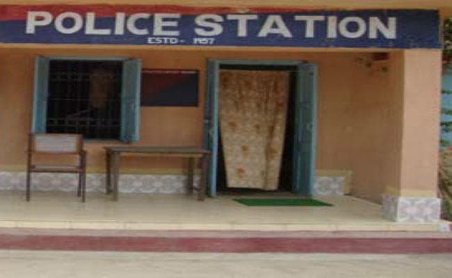 सवालों में पुलिस: लाखों का गबन करनेवाले पूर्व मुखिया, बिचौलिया समेत आठ आरोपी हैं पुलिस पकड़ से बाहर