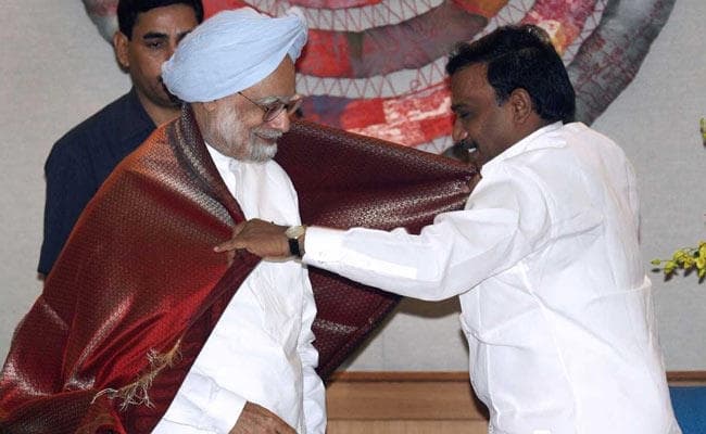 2G स्पेक्ट्रम मामले ने बदल दी देश की की राजनीतिक तसवीर, कमजोर पीएम की छवि बन गयी मनमोहन की