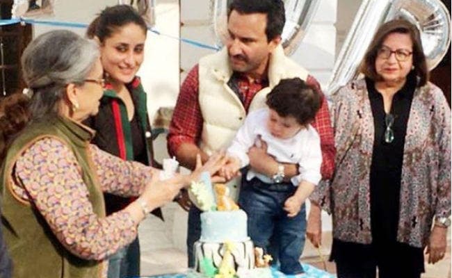 धूमधाम से मना तैमूर का पहला जन्‍मदिन, नहीं दिखे सारा अली खान और इब्राहिम