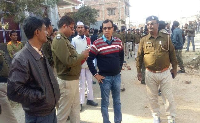 LIVE VIDEO में देखिए, मुजफ्फरपुर में पत्थरबाजी, लाठीचार्ज और पुलिस पर फायरिंग, बमबाजी के बाद हालात तनावपूर्ण