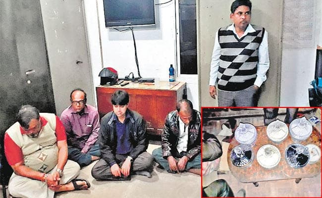 25 करोड़ के सर्प विष के साथ 6 गिरफ्तार