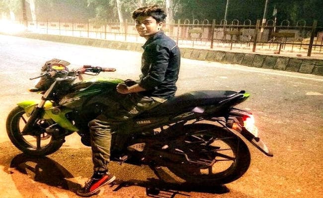 इकलौते बेटे की मौत से विचलित मां ने ट्रेन से कूद कर दी जान