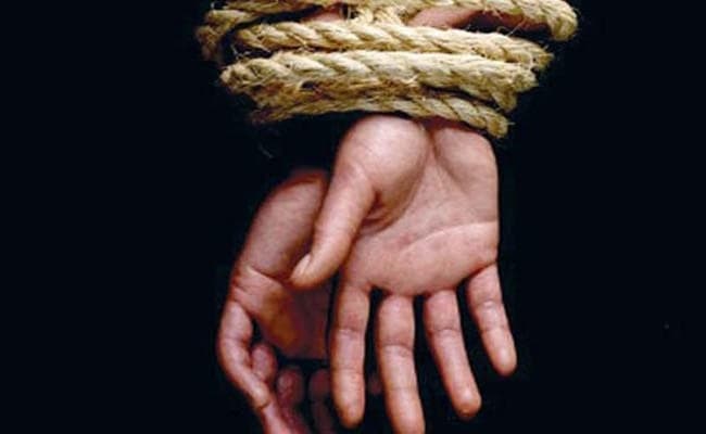 गढ़वा के रंका सामुदायिक स्वास्थ्य केंद्र से 4 का अपहरण, तीन को छोड़ा