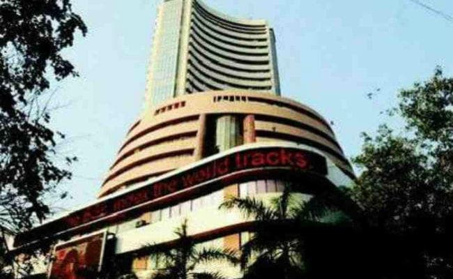 क्रिसमस से पहले बाजार में दिखी रौनक, सेंसेक्स में 184 अंकों की रिकॉर्ड बढ़त, निफ्टी भी 52.70 अंक सुधरा