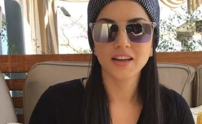 सनी लियोनी से वीडियो चैट करना चाहते हैं...