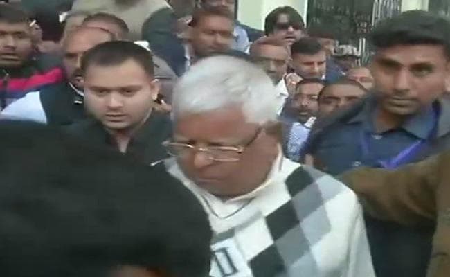 चारा घोटाले में दोषी लालू का ट्वीट, लिखा- झुकूंगा नहीं, लड़ते-लड़ते मर जाऊंगा