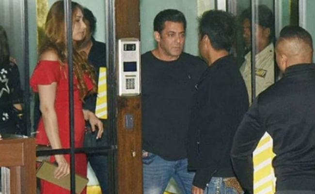 कैटरीना नहीं यूलिया संग बहन की क्रिसमस पार्टी में पहुंचे सलमान, ये स्‍टार्स भी दिखे, तसवीरें