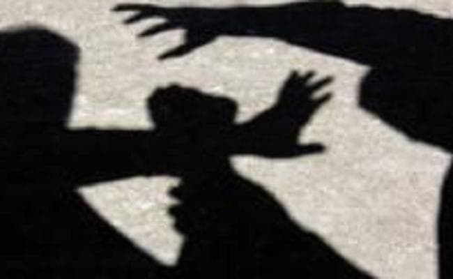 यूपी : शौच के लिए खेत गयी नाबालिग को बंधक बना युवक ने रातभर किया दुष्कर्म