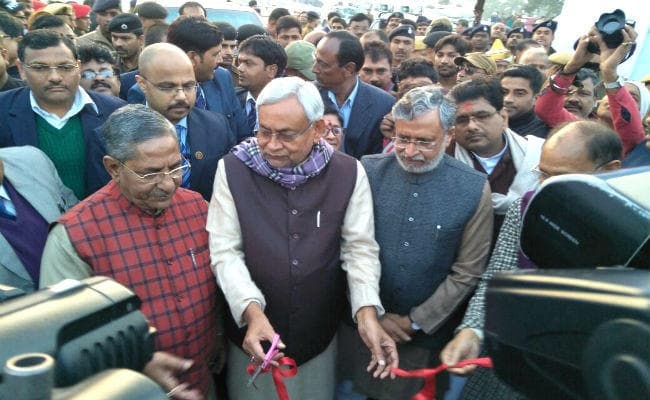 मुख्यमंत्री ने मीठापुर-चिरैयाटांड़‍ फ्लाई ओवर को जोड़नेवाले नवनिर्मित स्टेशन रोड फ्लाईओवर को किया जनता को समर्पित