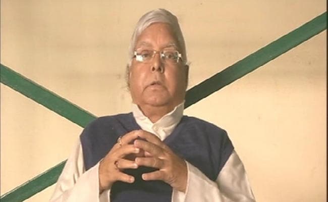 लालू से मिलने वालों की रांची जेल में लंबी कतार, पहुंचाया सेब, समर्थक बोले - तीन को कर देंगे रांची जाम