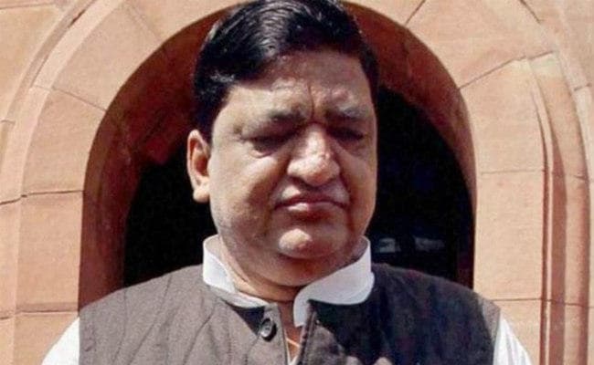 सपा नेता नरेश अग्रवाल के विवादित बोल -  पाकिस्तान ने कुलभूषण को आतंकवादी माना है तो वैसा ही व्यवहार करेंगे