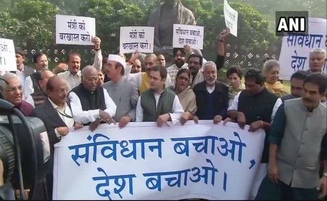 हेगड़े के बयान पर बढा विवाद, सफाई के बाद भी नहीं मान रही कांग्रेस