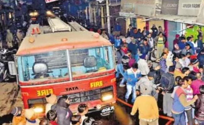 धनबाद में आग ही आग : साड़ी जली, झाड़ी भी जली, जानें, कहां आग लगने की जांच करने पहुंचे वैज्ञानिक