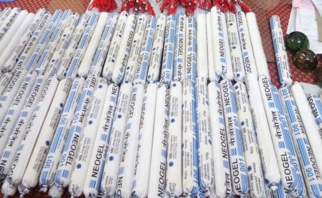 रामपुरहाट-साहेबगंज पैसेंजर ट्रेन में मिला विस्फोटकों का जखीरा