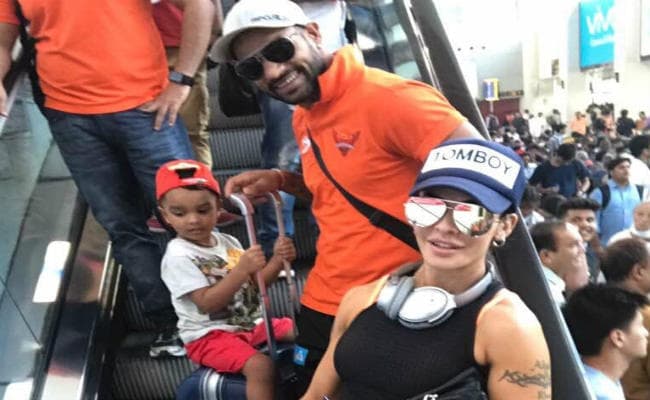 दुबई एयरपोर्ट पर शिखर धवन के साथ दुर्व्यवहार, बीवी-बच्चे को फ्लाइट में चढ़ने से रोका