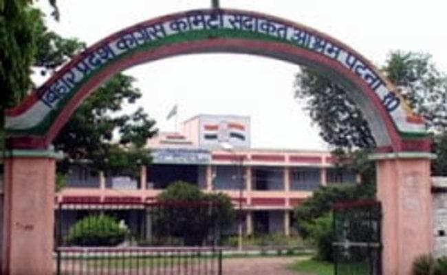 बिहार की राजनीति में तूफान, कांग्रेस का हाथ थाम सकते हैं कई नेता