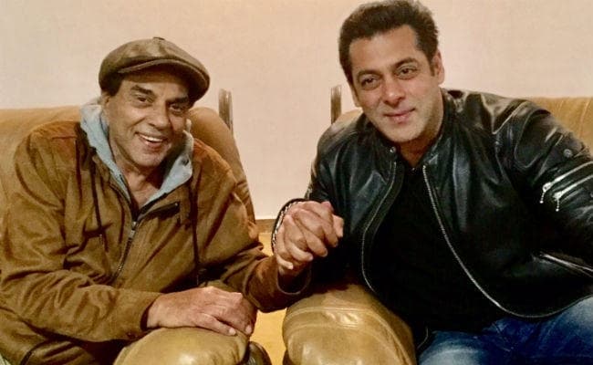 ''भाईजान'' के सरप्राइज से इमोशनल हुए दिग्‍गज अभिनेता धर्मेंद्र