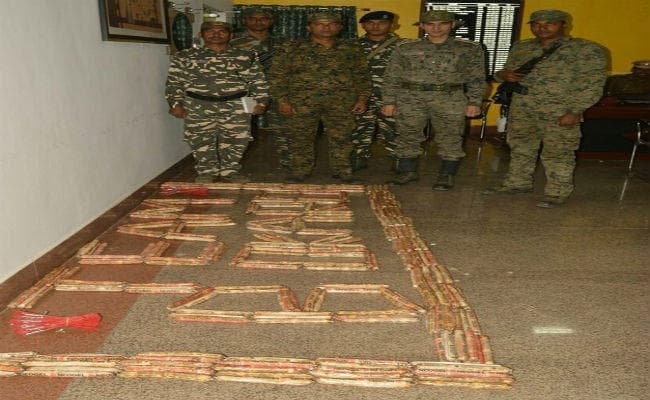 बोकारो : जंगल से विस्फोटक सामाग्री बरामद