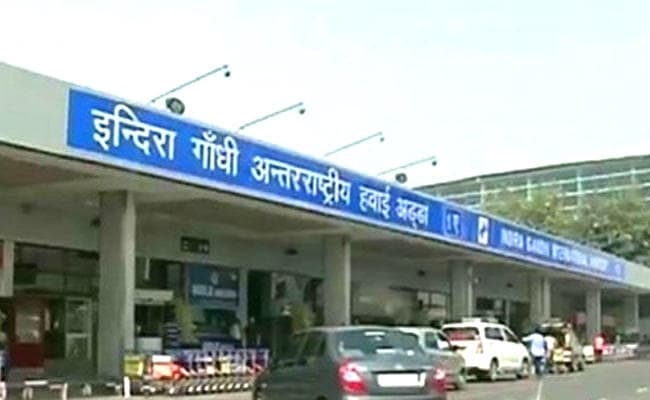 दिल्ली में कोहरे के कारण 90 से अधिक विमानों की उड़ान सेवाएं प्रभावित