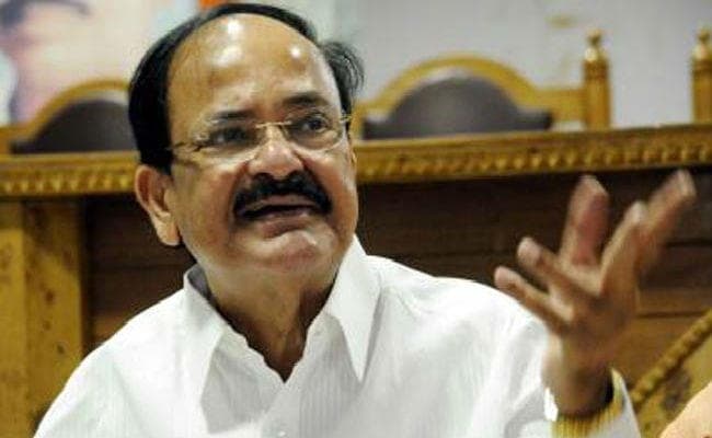 जयललिता के शव को  बाहर निकालने के पक्ष में नहीं वेंकैया नायडू