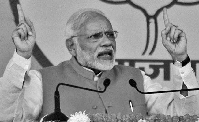 लोकप्रियता मोदी के साथ है