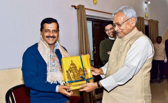 350वां प्रकाश पर्व : पूरा बिहार हुआ प्रकाश पर्व मय, केजरीवाल ने मत्था टेका, सीएम से मिले