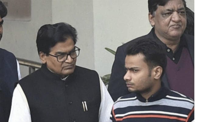 अखिलेश के नेतृत्व में लड़ा जायेगा चुनाव, कोई समझौता नहीं : रामगोपाल यादव