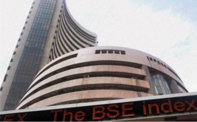 मामूली कमजाेरी के साथ बंद हुए शेयर बाजार, सेंसेक्स 10.11 अंक लुढ़का