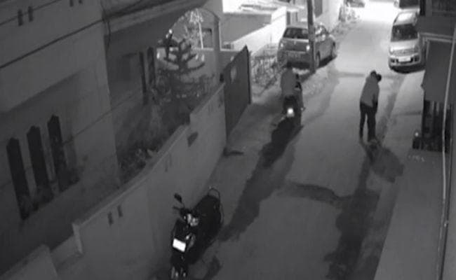 बेंगलुरु छेड़छाड़ मामला : CCTV में नजर आये दरिंदे, 45 कैमरों की पुलिस ने जांच की