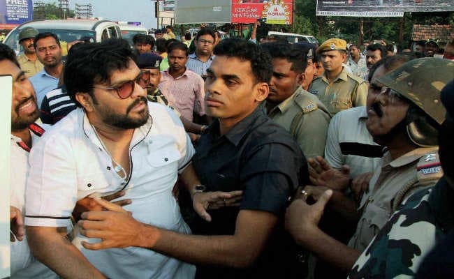 बाबुल के घर पर तृणमूल का हमला ? देखें वीडियो