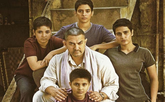 ''दंगल'' ने ''सुल्‍तान'' को पछाड़ा, कमाई का आंकड़ा 300 करोड़ के पार