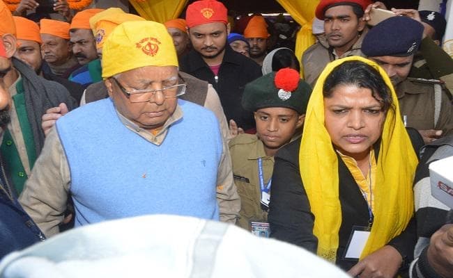 लालू, तेजस्वी और तेज प्रताप काे मंच पर जगह नहीं मिलने से रघुवंश आक्रोशित