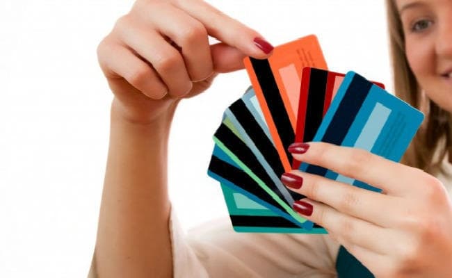 सरकार ने बैंकों को खाताधारकों से PAN लेने की सलाह दी