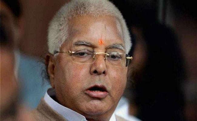 लालू ने जमीन पर बैठने के मामले पर दिया यह बयान