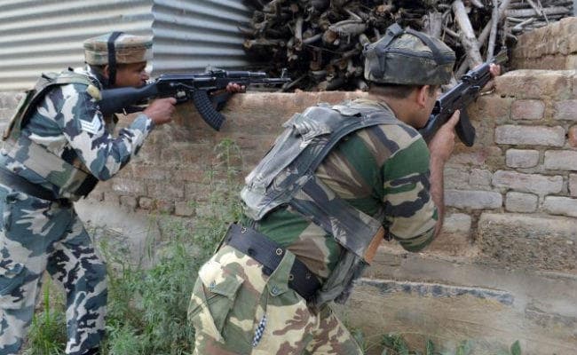 जम्मू-कश्‍मीर : बंदीपोरा में सेना के साथ मुठभेड़ में एक आतंकवादी ढेर, 1 जवान जख्‍मी