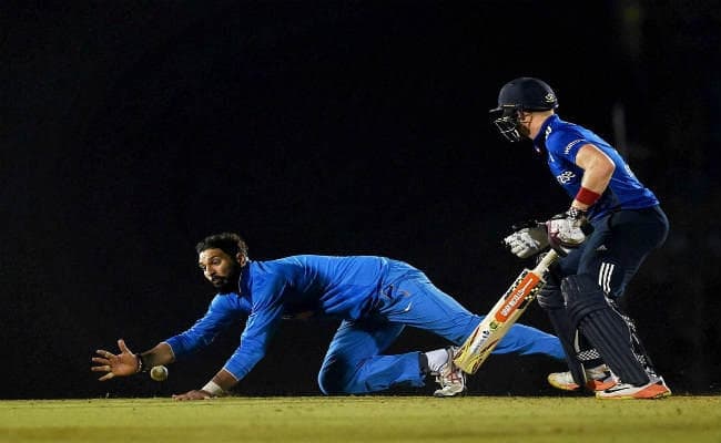 धौनी के धमाल पर भारी पड़ा बिलिंग्स का कमाल, इंग्‍लैंड ने भारत- ''ए'' को तीन विकेट से हराया