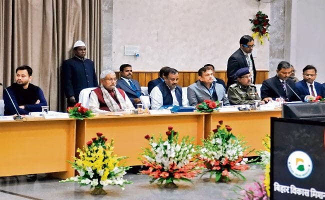 CM नीतीश ने सात निश्चय को लेकर अधिकारियों को दिये सख्त निर्देश