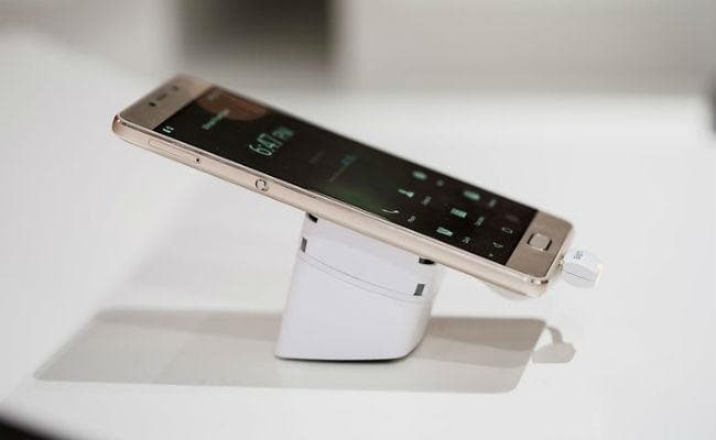 Lenovo‬ ने लॉन्च किया नया स्मार्टफोन-P2, बैटरी बैकअप सुनकर आपके मुंह से निकलेगा ''OMG''